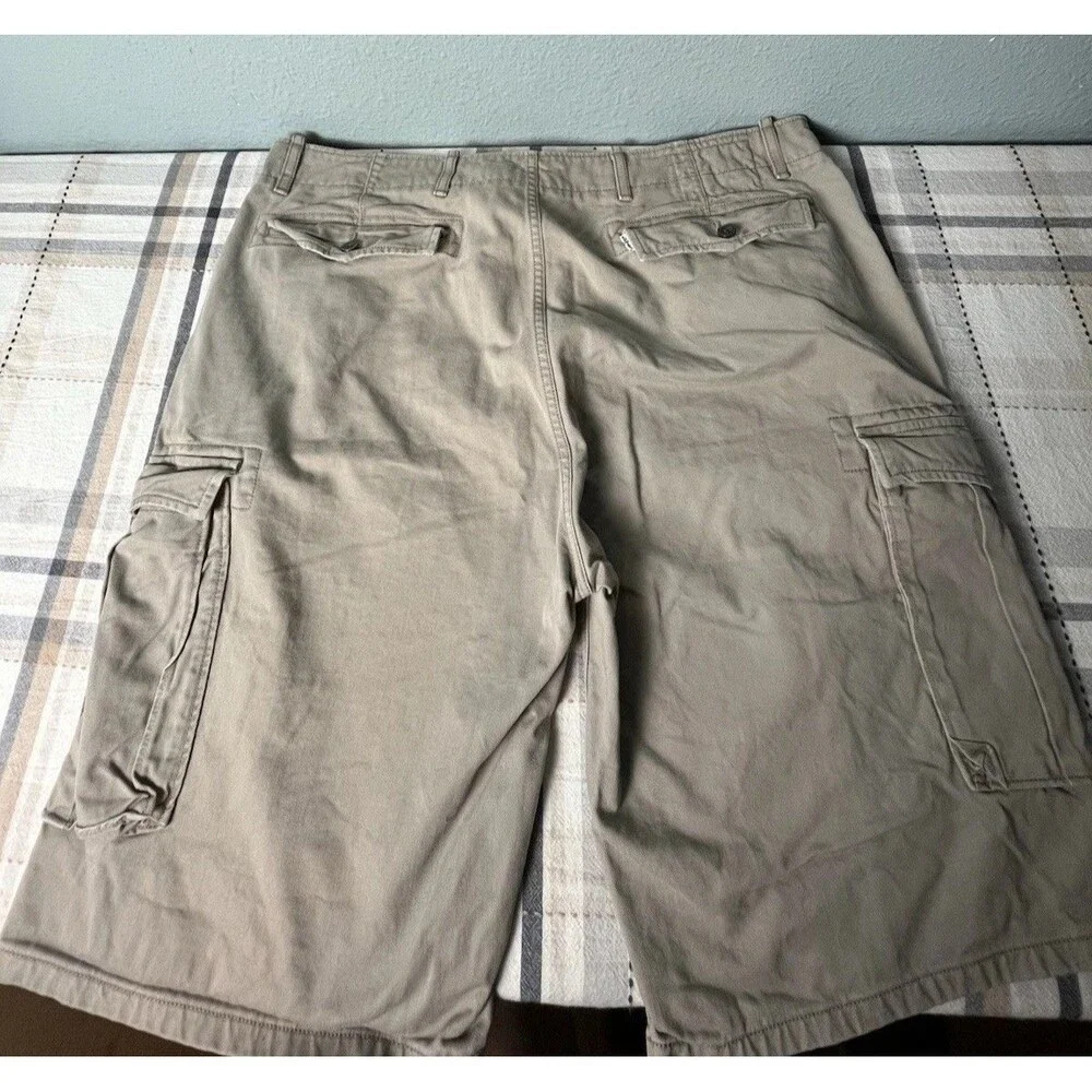 Levis Classic Khaki Cargo Men’s Shorts Size 38 Waist 11 Inseam